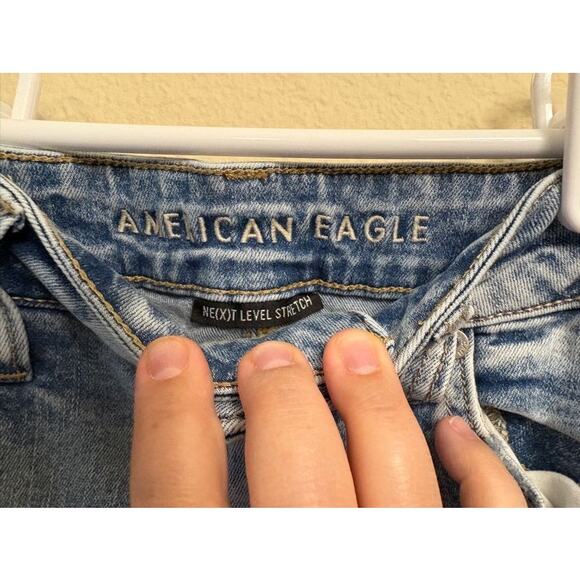 American Eagle Stretch Cut-Off Jean Shorts Distressed Light Wash Blue Denim Sz 8 - Picture 4 of 7